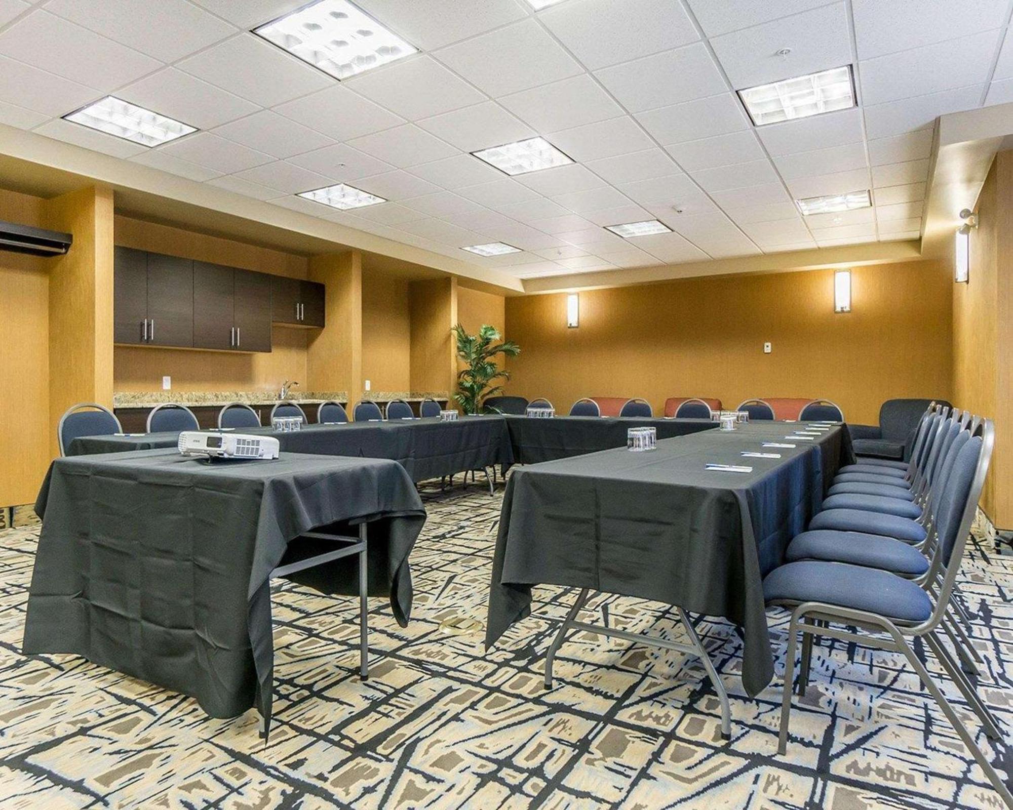 Comfort Inn & Suites Edmonton International Airport Nisku Dış mekan fotoğraf